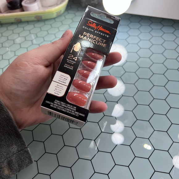 Sally Hansen Almond Shaped Fake / False Nails (press on nails) - Picture 5 of 5